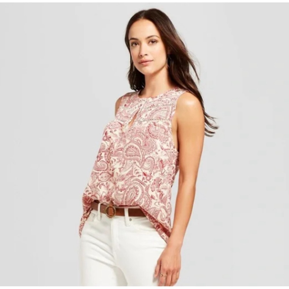 🌷 3 for $15 Knox Rose sleeveless paisley A-line tank with crochet accents